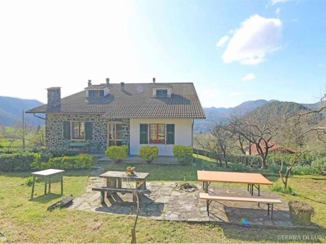 Villa in vendita a Zeri MS