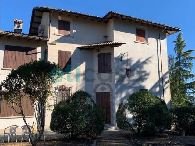 Villa in vendita a Ziano Piacentino PC
