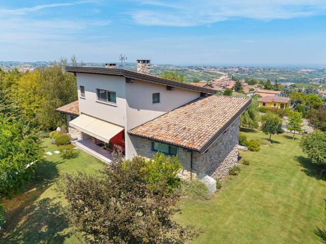 Villa in vendita a Ziano Piacentino PC
