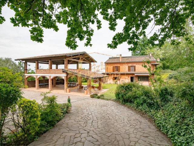 Villa in vendita a Ziano Piacentino PC