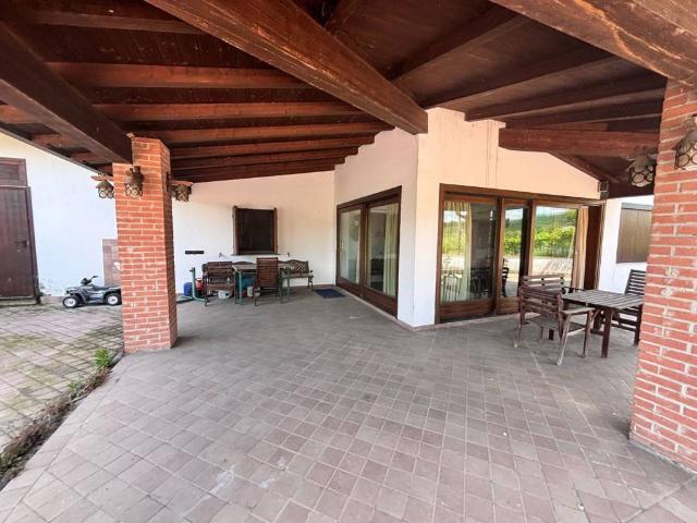 Villa in vendita a Ziano Piacentino PC