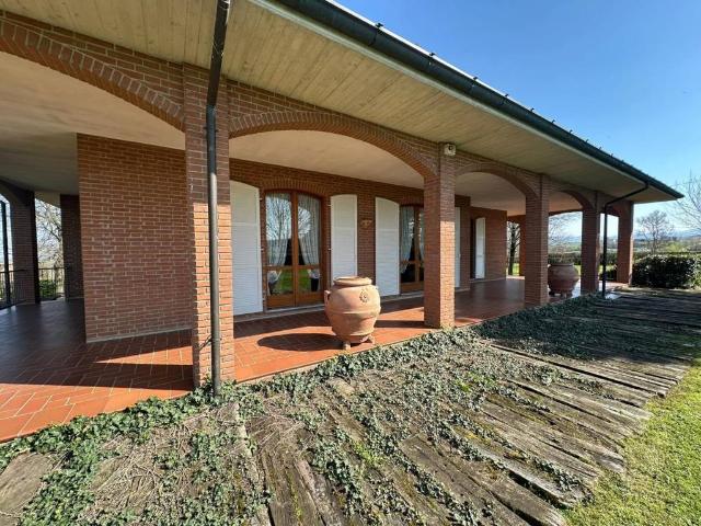 Villa in vendita a Ziano Piacentino PC
