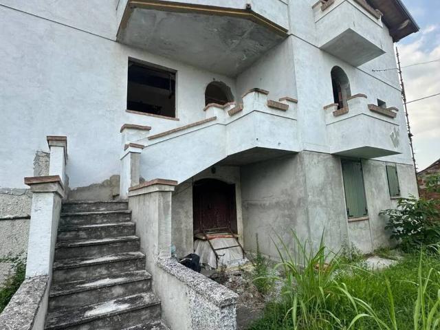 Villa in vendita a Ziano Piacentino PC