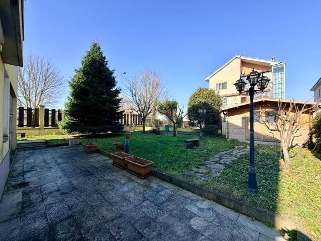 Villa in vendita a Zibido San Giacomo MI
