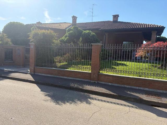 Villa in vendita a Zibido San Giacomo MI