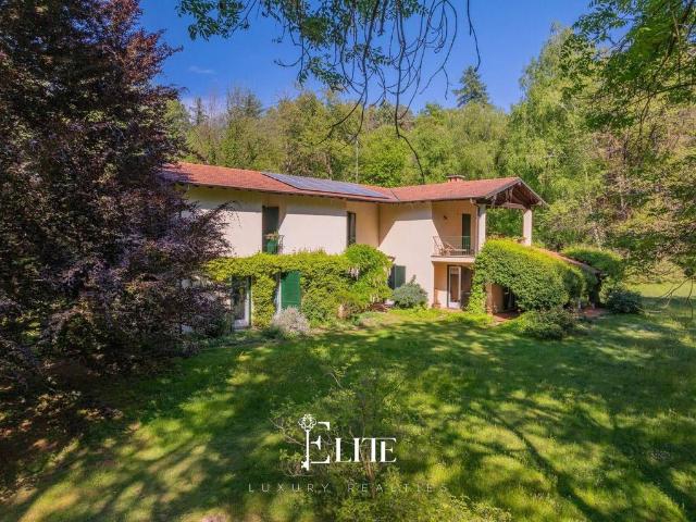 Prestigiosa villa in vendita Cadrezzate, Italia