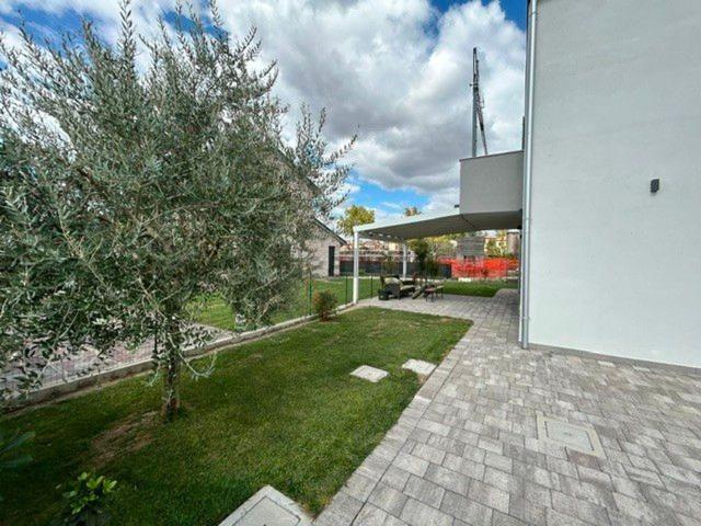 Villa in vendita di 140 m² in Via Giorgio Perlasca