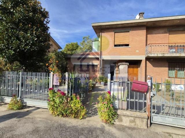 Villa in vendita di 145 m² in Via L. Pedrazzi