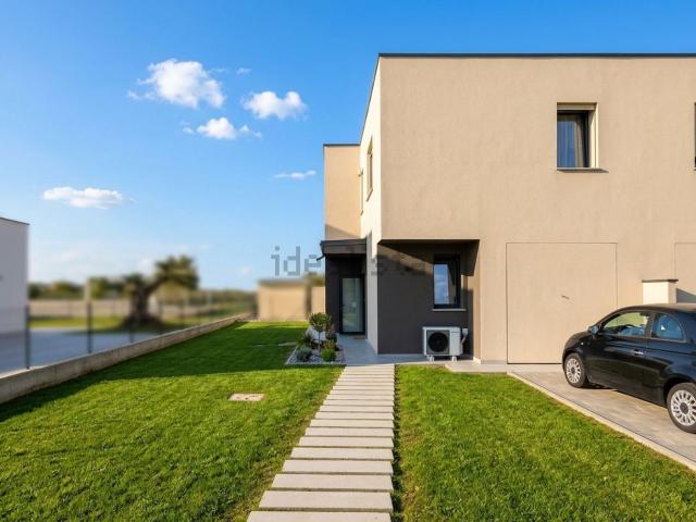 Villa in vendita di 150 m² in Via Venticinque Aprile, 15