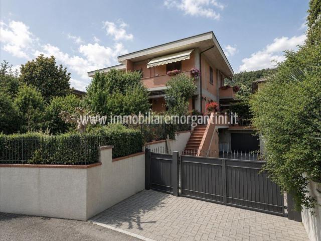 Villa in vendita di 154 m² in Via di Fuori, 63