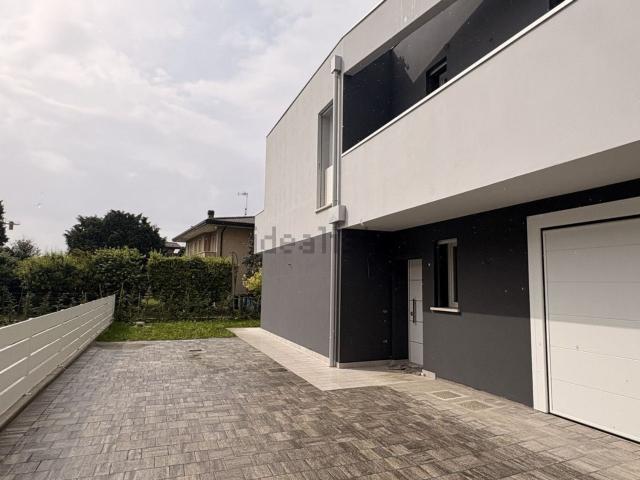 Villa in vendita di 160 m² in Via Roma