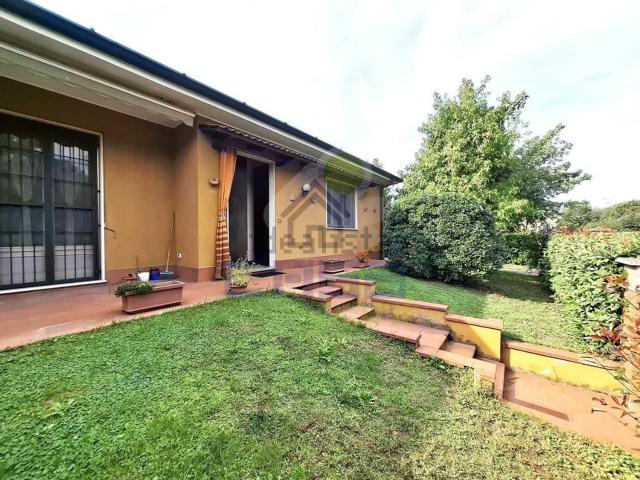 Villa in vendita di 167 m² in Via Padana Inferiore
