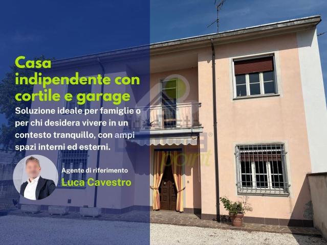 Villa in vendita di 178 m² in Via Leopardi