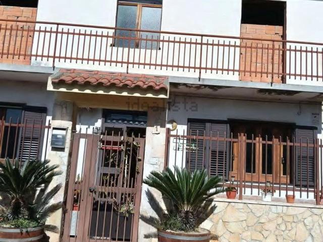 Villa in vendita di 184 m² in Via Fausto Gullo, 1