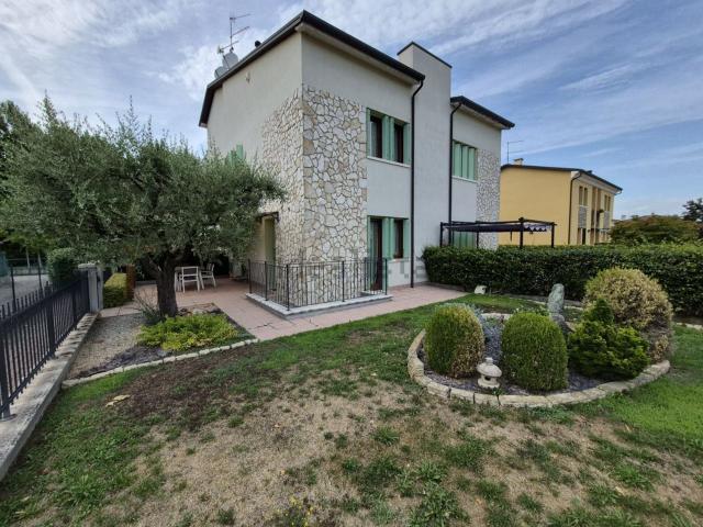 Villa in vendita di 103 m² in Via Giovanni Paolo II
