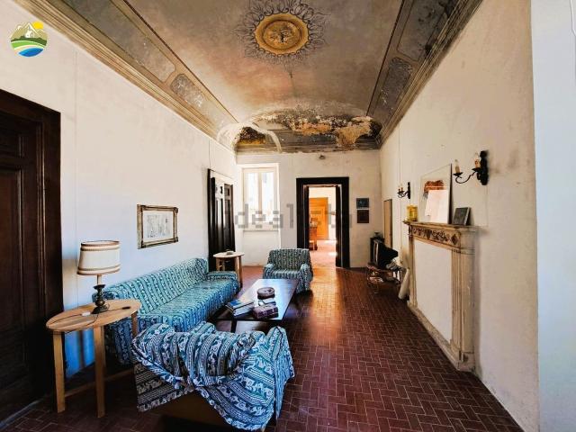 Villa in vendita di 1000 m² in Via San Leonardo