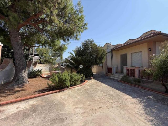 Villa in vendita di 100 m² in Via del Dentice, 38