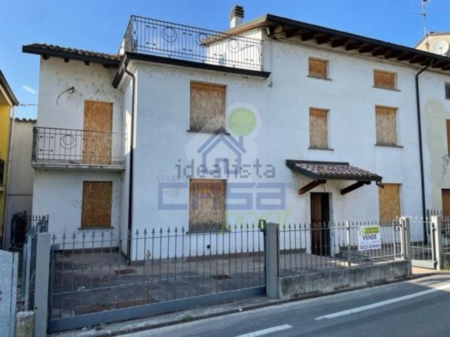 Villa in vendita di 117 m² in Via Repubblica