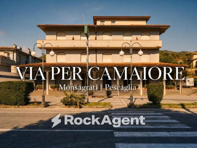 Villa in vendita di 1200 m² in Via per Camaiore, 33