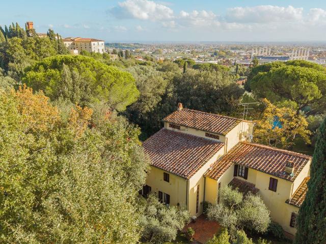 Villa in vendita di 1300 m² in Via Dante Alighieri