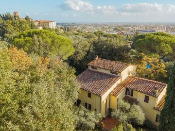 Villa in vendita di 1300 m² in Via Dante Alighieri