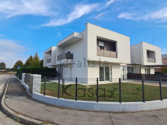 Villa in vendita di 135 m² in Via Castellana