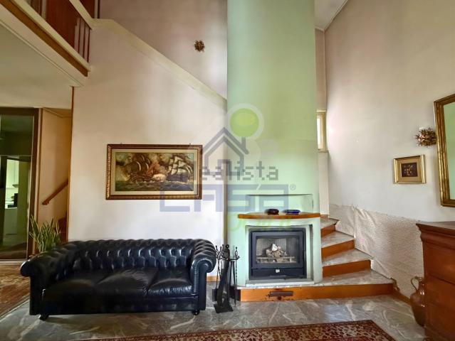 Villa in vendita di 240 m² in Viale Lombardia