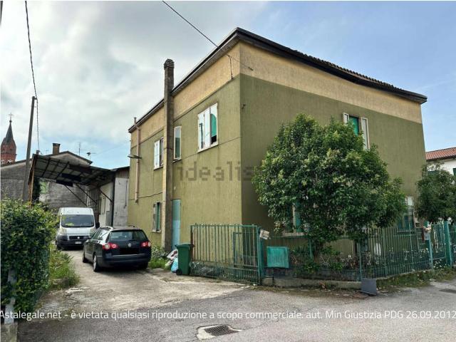 Villa in vendita di 246 m² in Via Europa, 6