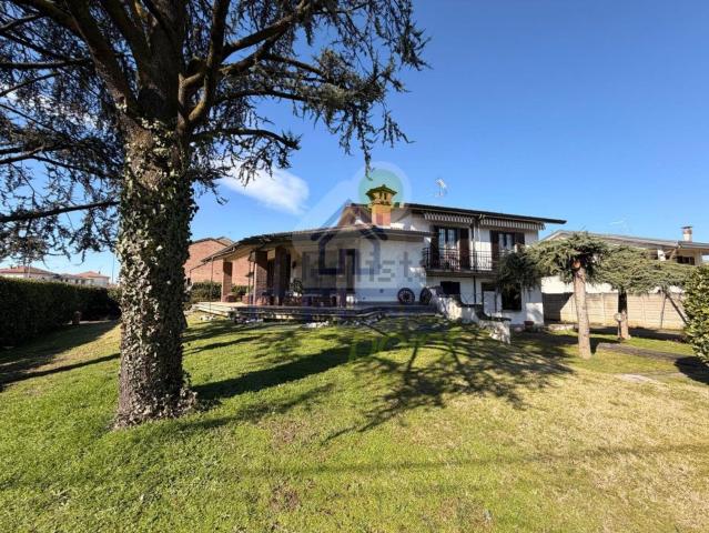 Villa in vendita di 252 m² in Via 1° Maggio