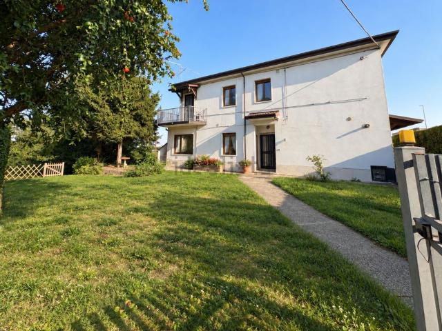 Villa in vendita di 256 m² in Via G. Marconi, 75