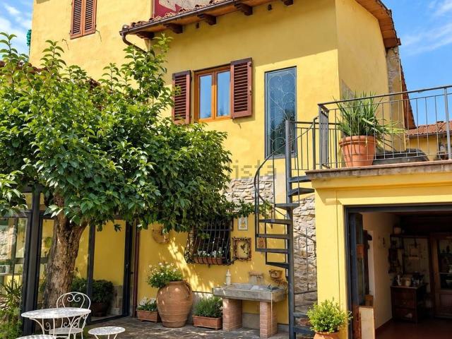 Villetta indipendente in vendita di 265 m² in Via Rubbiana Case Sparse, 42