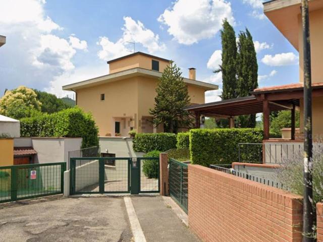 Villa in vendita di 272 m² in Via valle del vingone, 26