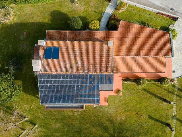 Villa in vendita di 274 m² in Via G. Girardini, 1