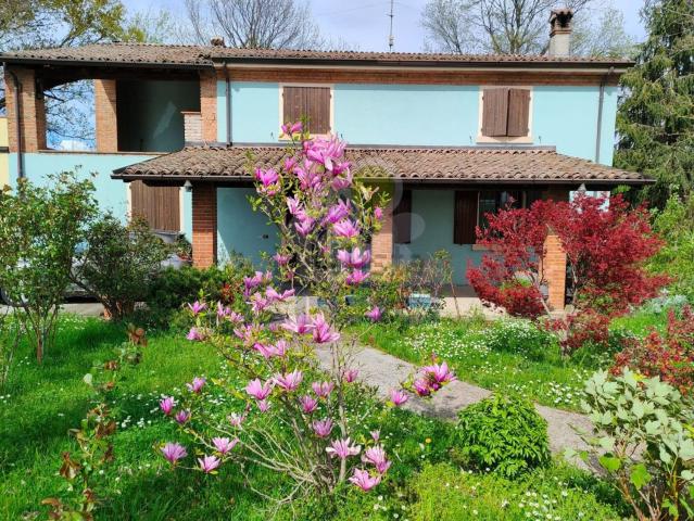 Villa in vendita di 278 m² in Via G. Verzè