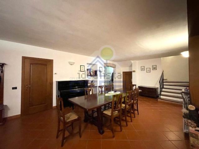 Villa in vendita di 278 m² in Via Guido Zilli