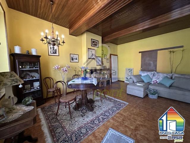 Villa in vendita di 280 m² in Via Pace