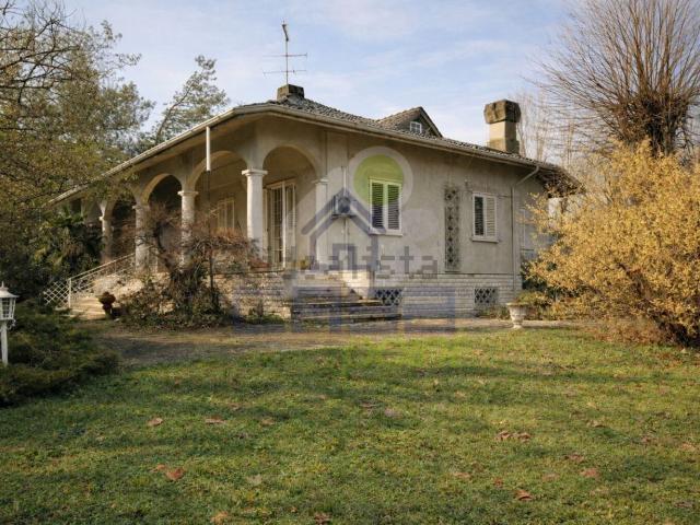 Villa in vendita di 290 m² in Via Pierino Trioni