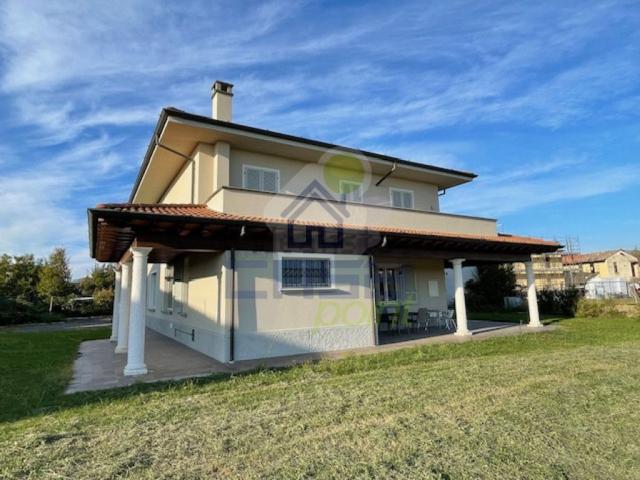 Villa in vendita di 298 m² in Via Bodrio