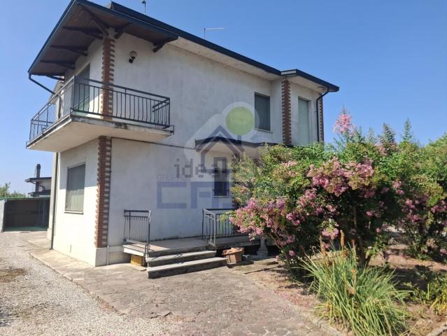 Villa in vendita di 200 m² in Via Umberto I