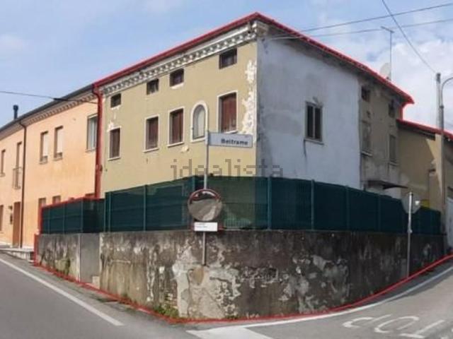 Villa in vendita di 207 m² in Via XXV Aprile, 13