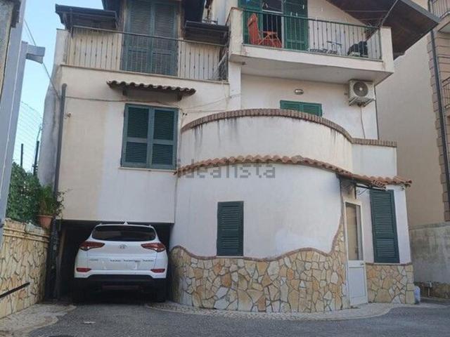 Villa in vendita di 220 m² in Via Firenze