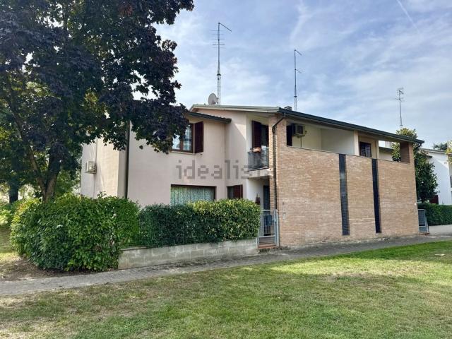 Villa in vendita di 227 m² in Via Monte Borgognone, 10