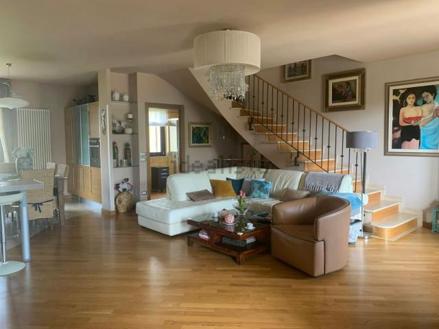 Villa in vendita di 230 m² in Contrada Parignano