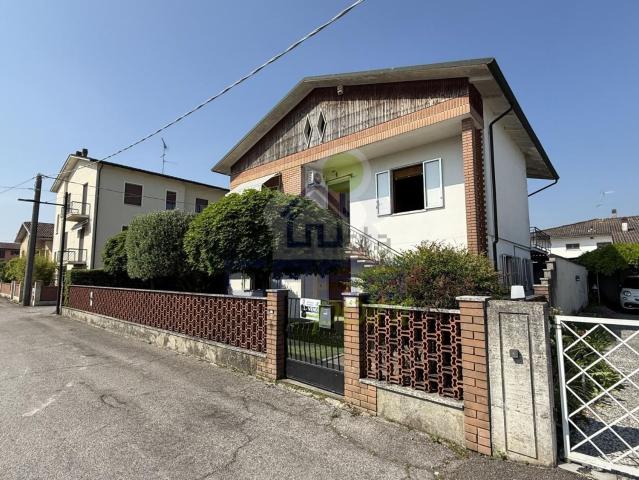 Villa in vendita di 230 m² in Via VIII Marzo