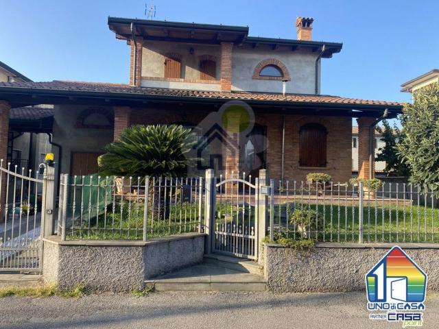 Villa in vendita di 235 m² in Via G. Garibaldi