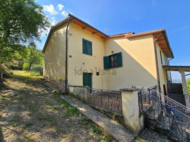 Villa in vendita di 350 m² in Località Cozzano