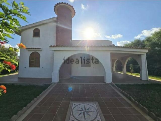 Villa in vendita di 359 m² in Viale Arfò