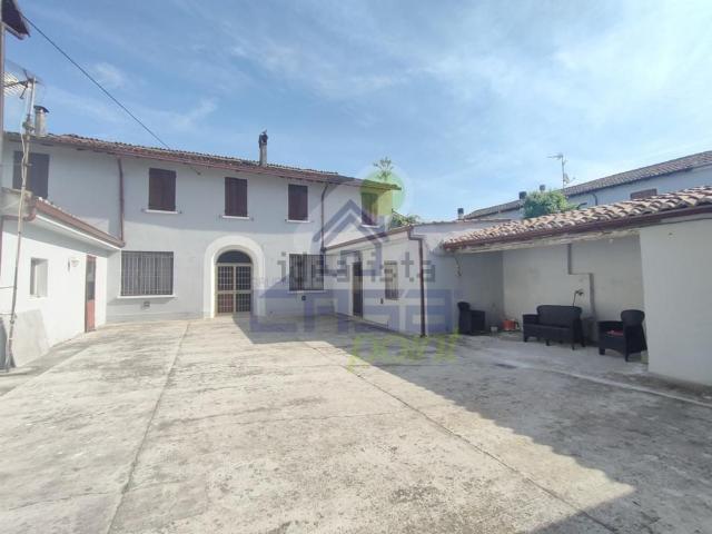 Villa in vendita di 368 m² in Via Locatelli