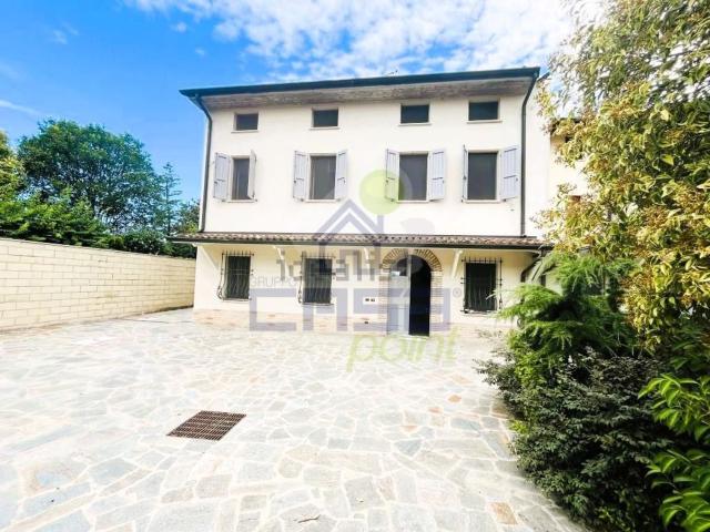 Villa in vendita di 390 m² in Via Magenta