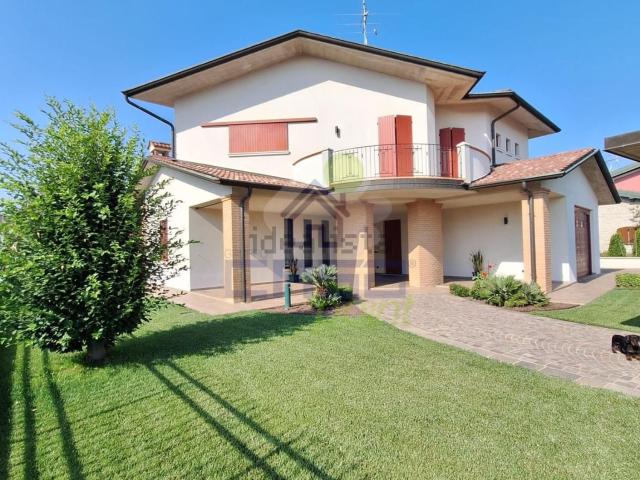 Villa in vendita di 300 m² in Via Dante